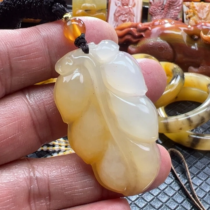 石英质玉（黄龙玉）颈饰未镶嵌