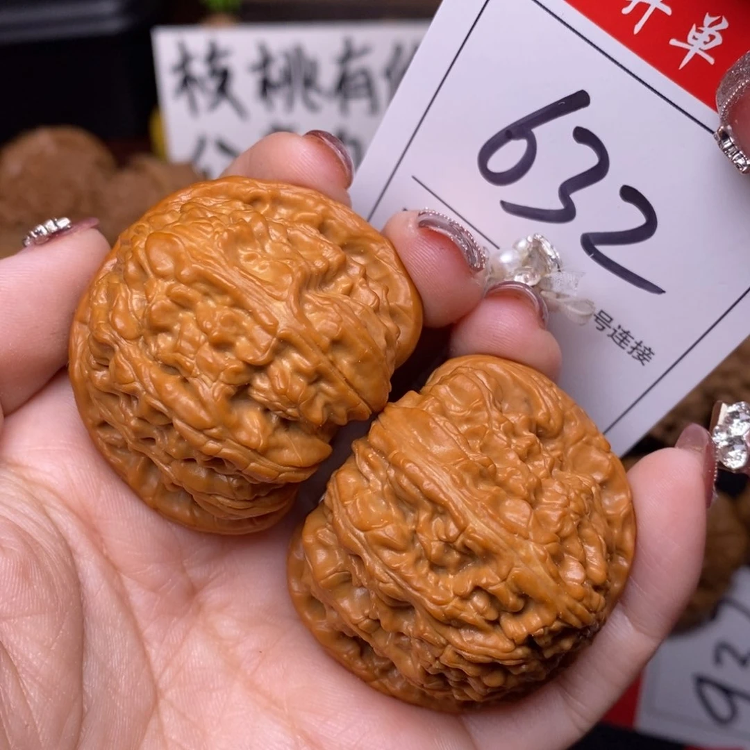 文玩核桃把件632闷尖球白4.3