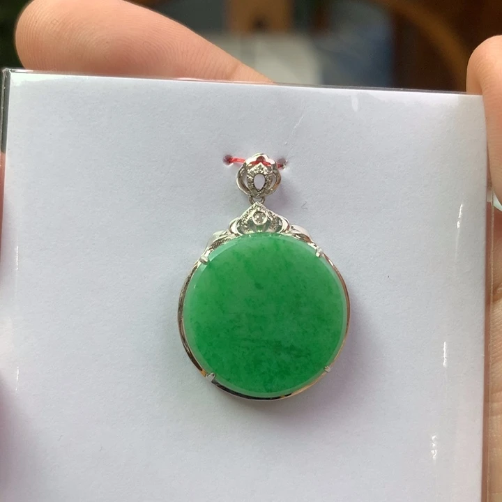 翡翠18K金镶嵌颈饰翡翠首饰