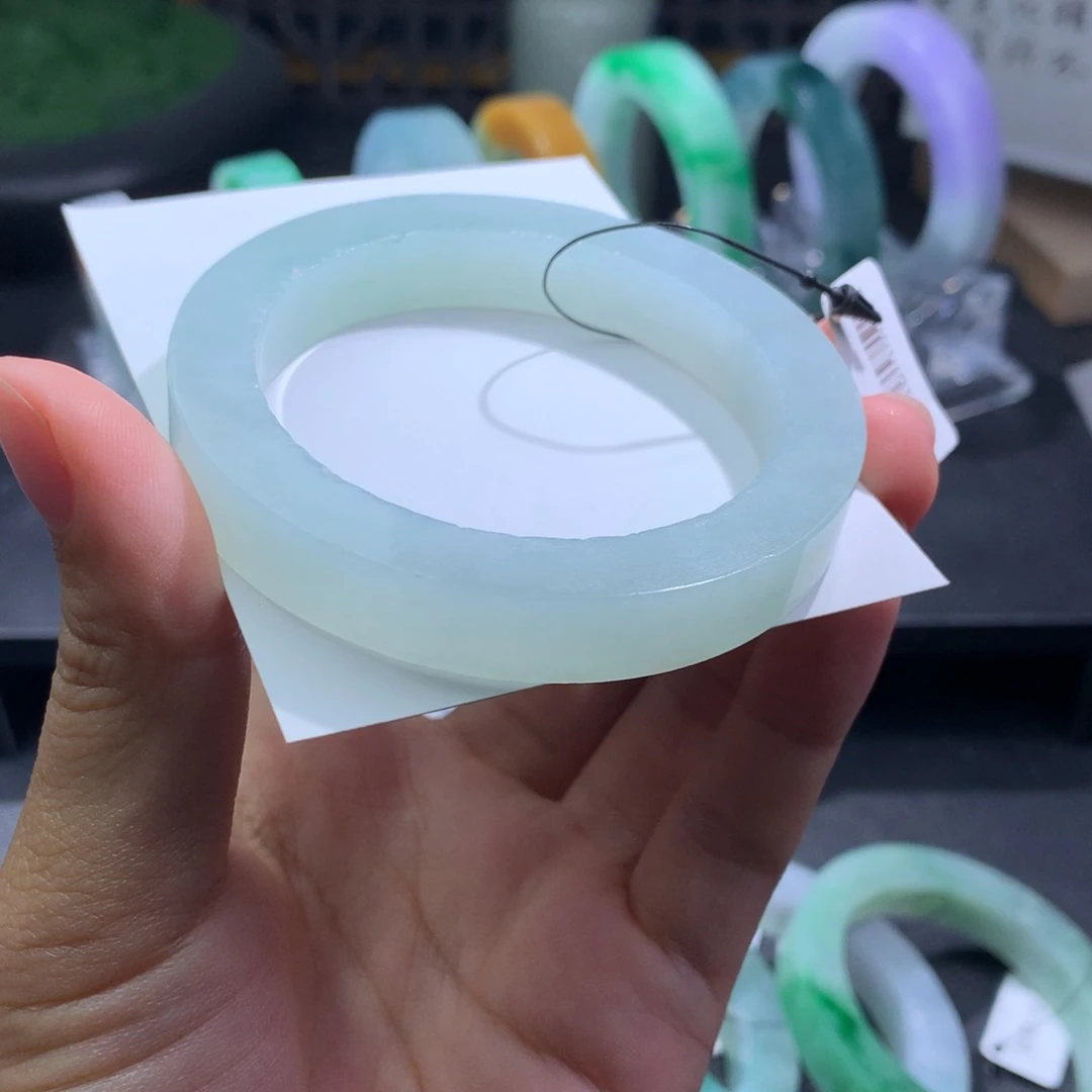 未镶嵌翡翠手镯定制翡翠草*