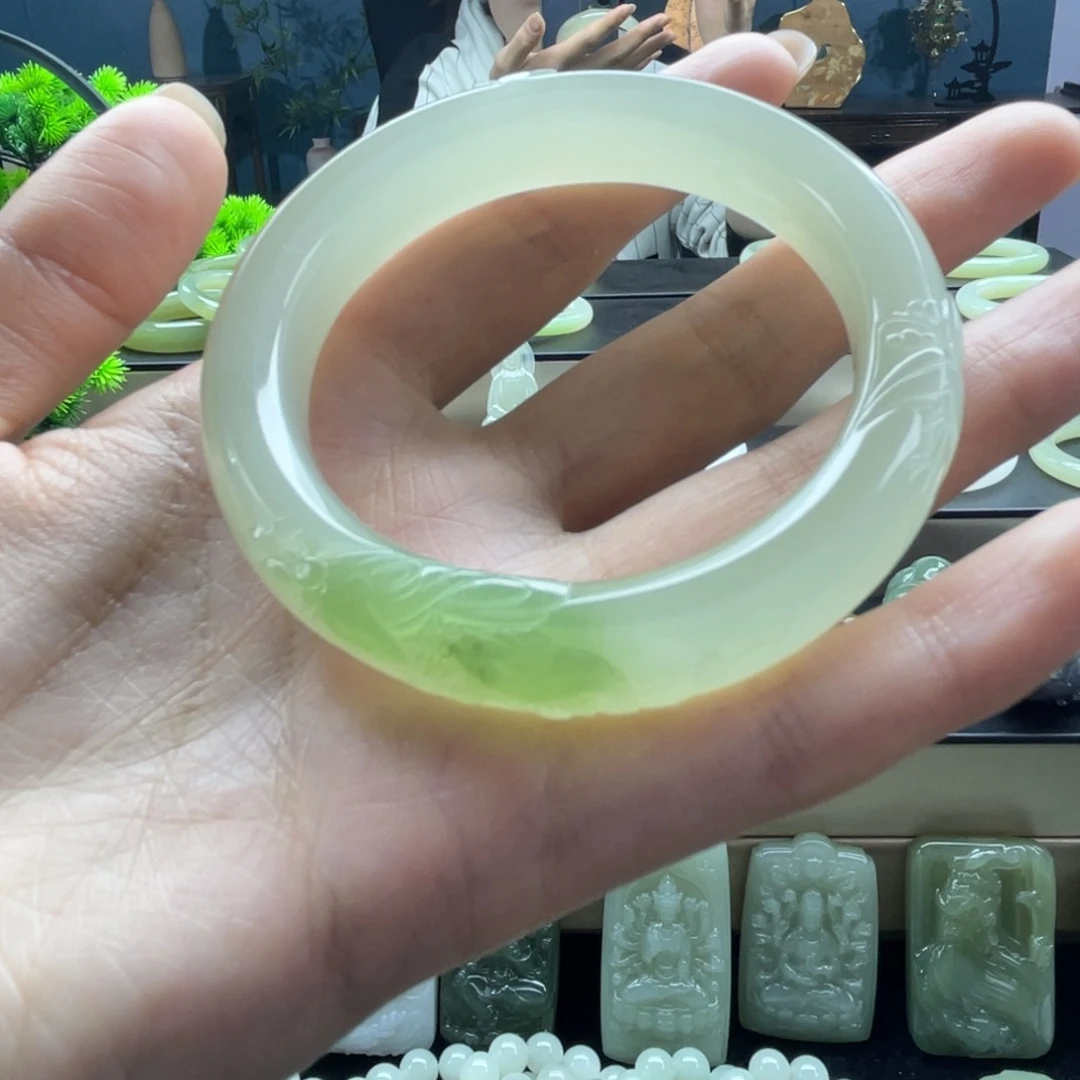 和田玉未镶嵌手镯艳翠55