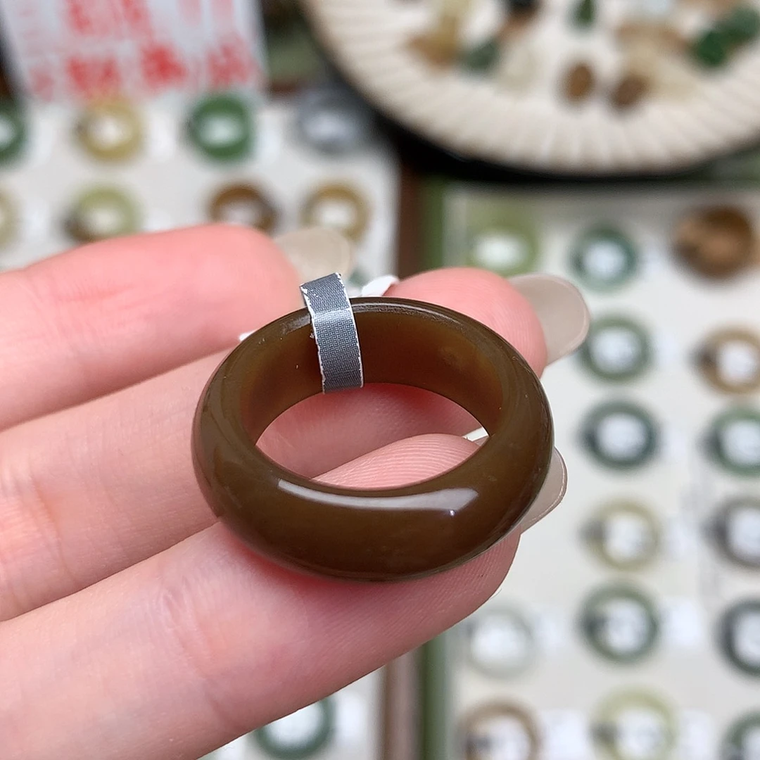 未镶嵌戒指和田玉