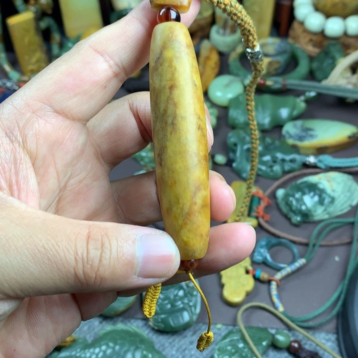 吊坠(赠链)未镶嵌岫岩河磨玉（透闪石质玉）中**拿
