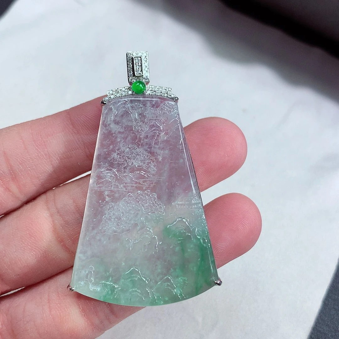 颈饰18K金镶嵌翡翠山水牌