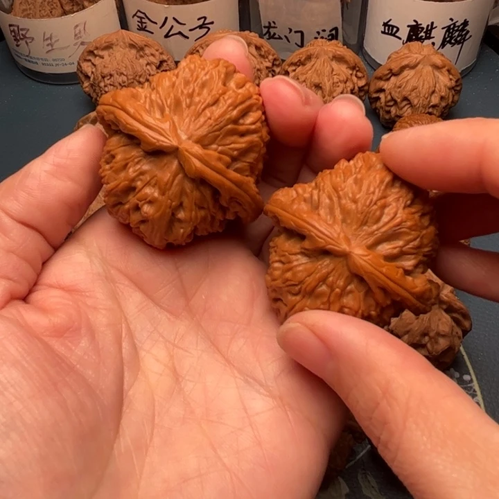 文玩核桃吊坠45白狮子