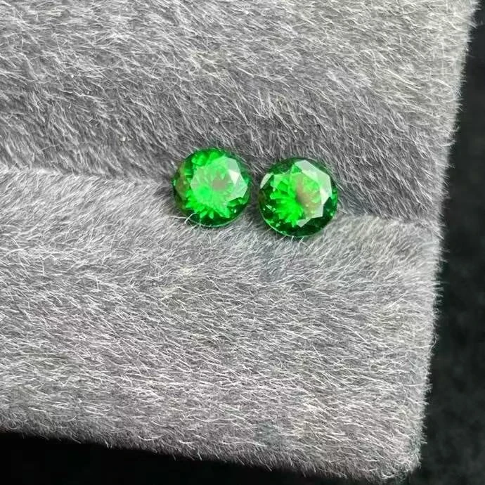 天然精品沙弗莱耳钉料钻切纯净体满火彩1.1ct