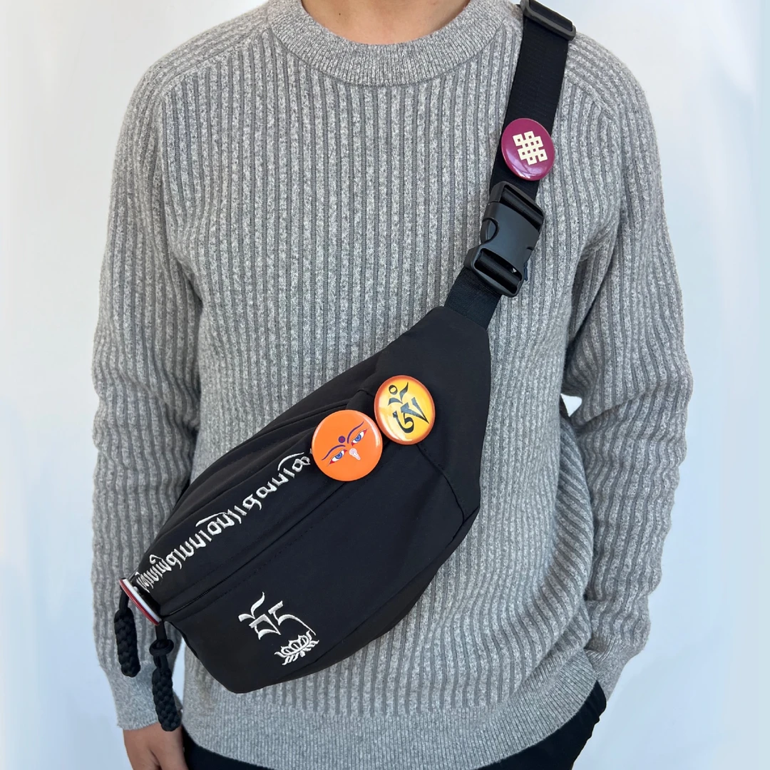 香雅热藏式潮流斜挎包轻便单肩小包休闲运动胸包(送三个藏式徽章）