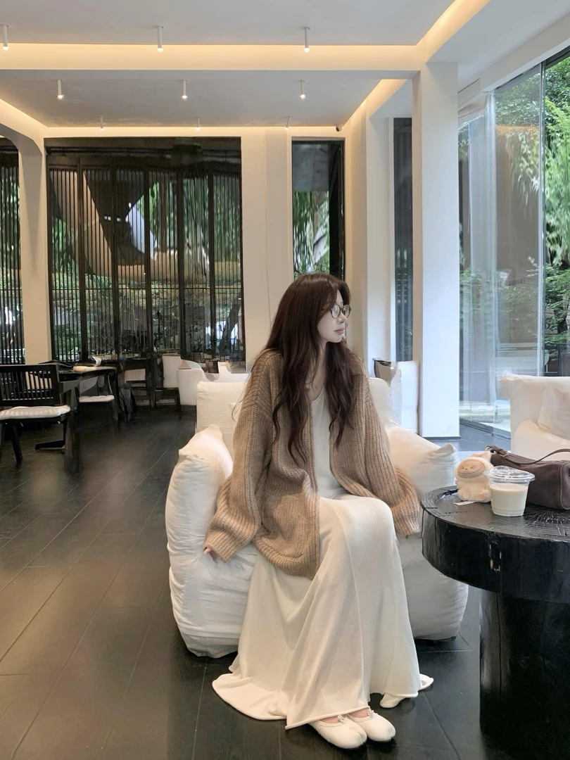 2025秋季新款韩系慵懒风中长款麻花针织毛衣开衫搭配半身裙两件套