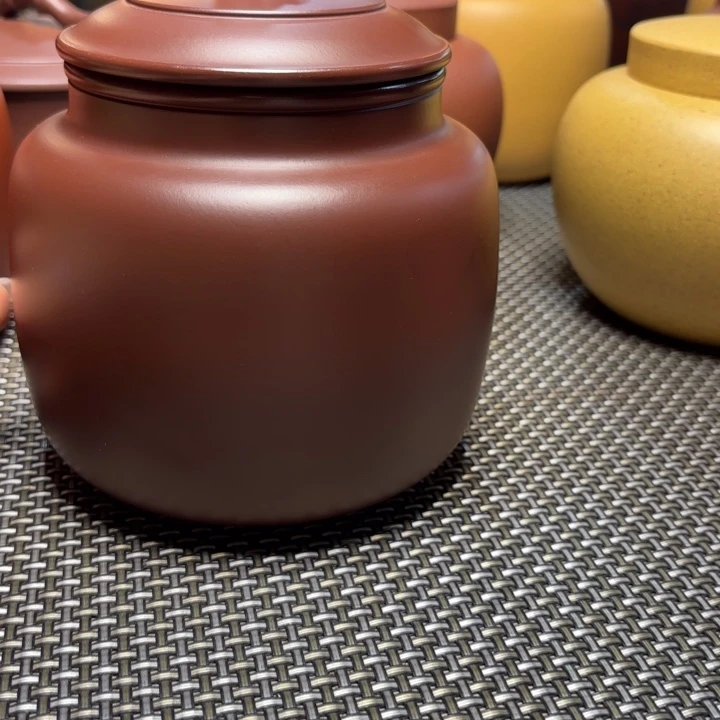 黄***哲紫砂茶叶罐中高端紫砂茶叶罐