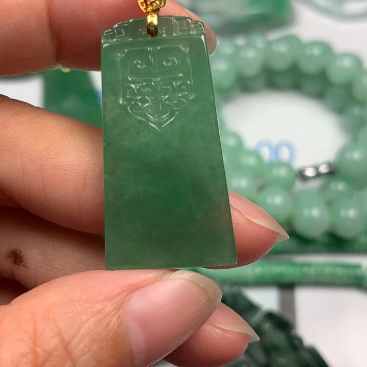 翡翠未镶嵌颈饰翡翠