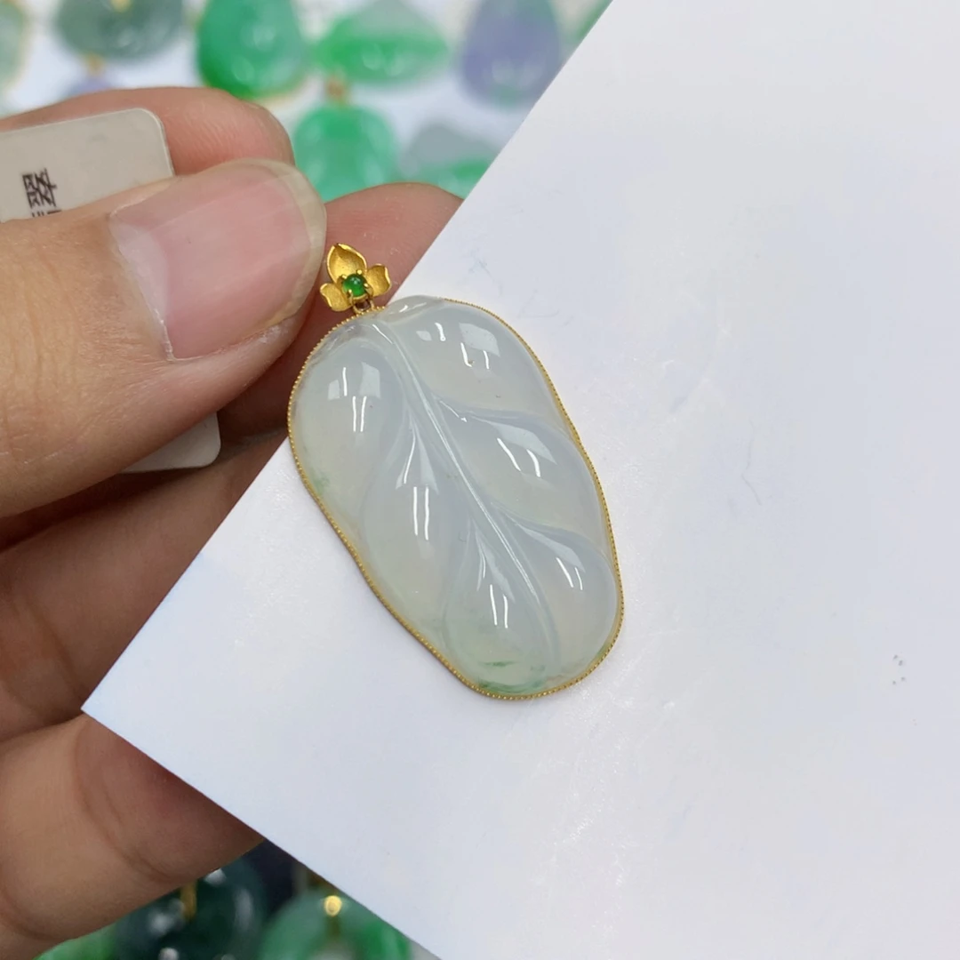 翡翠18K金镶嵌颈饰翡翠