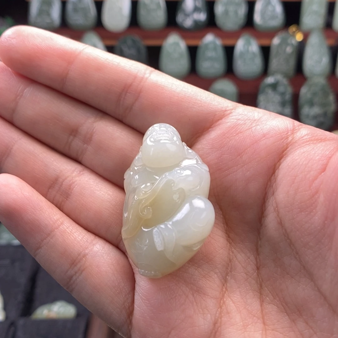 小***鲤和田玉未镶嵌颈饰