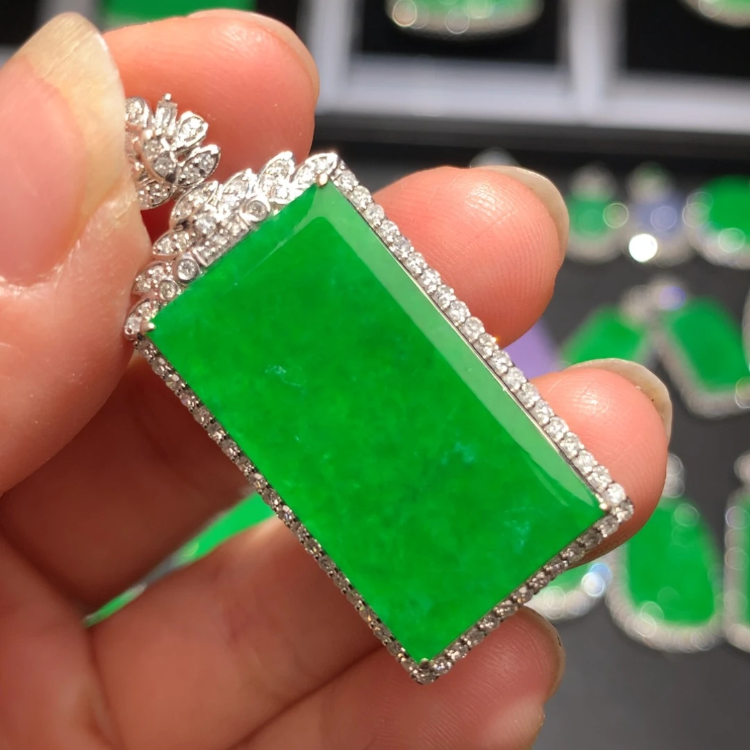 翡翠颈饰18K金镶嵌翡翠