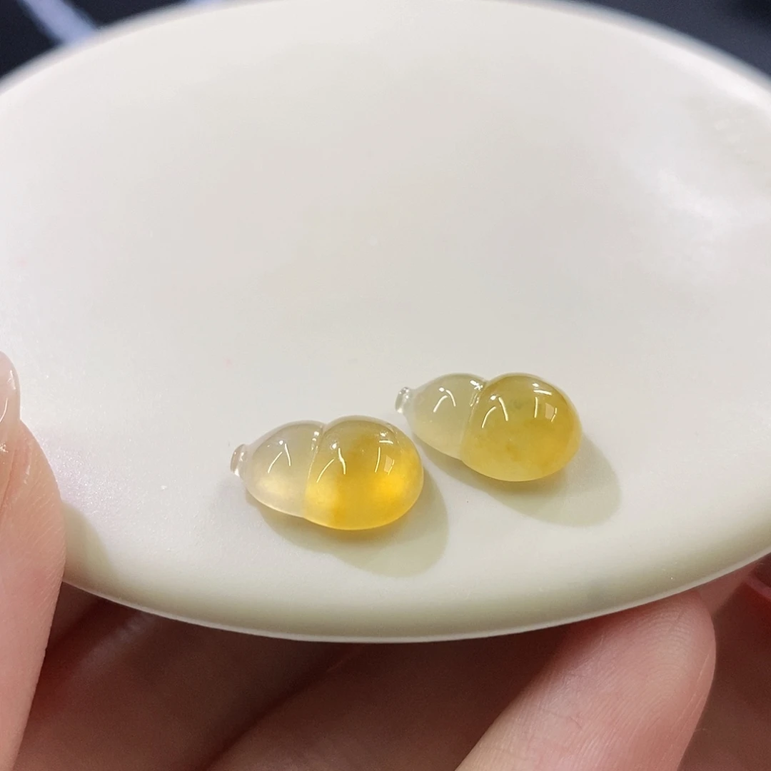 翡翠未镶嵌挂件小葫芦