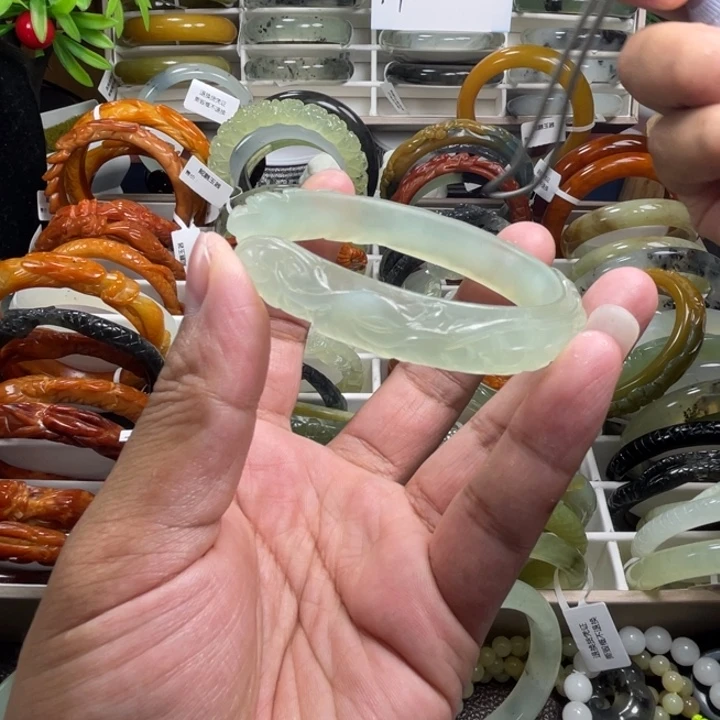 蛇纹石玉未镶嵌手镯