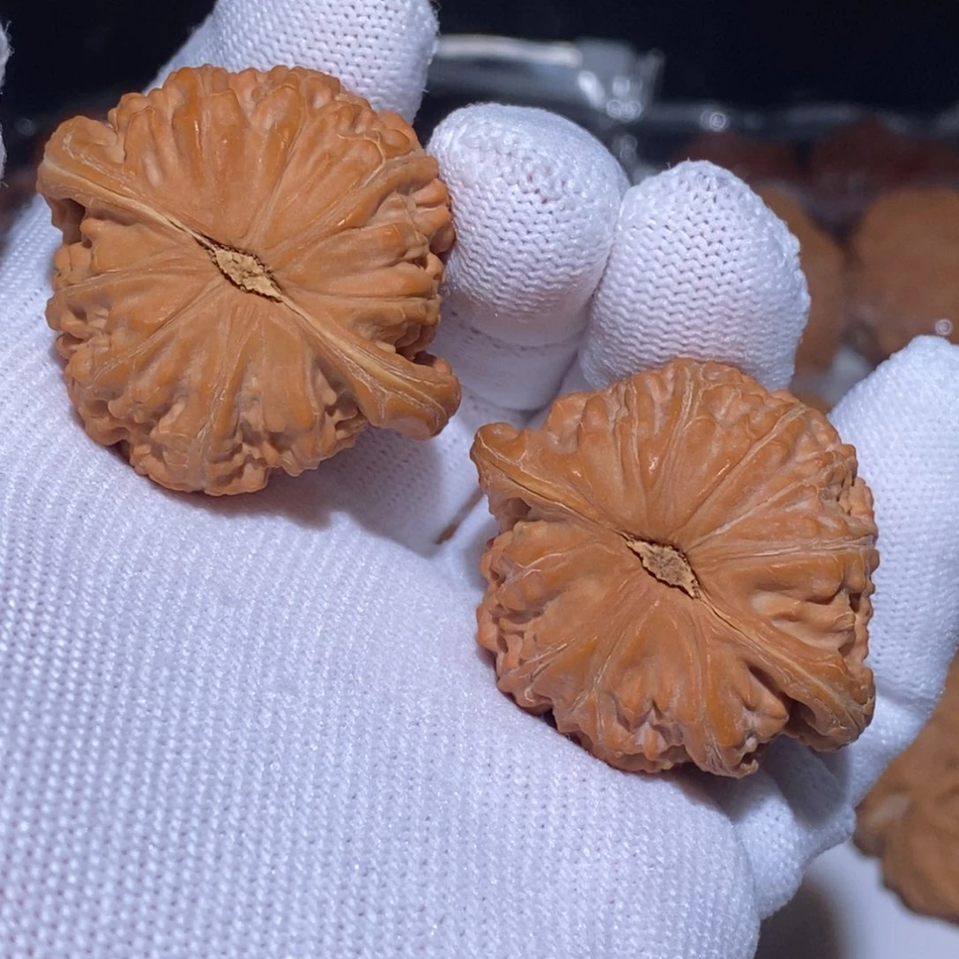 小***.文玩核桃吊坠白狮子