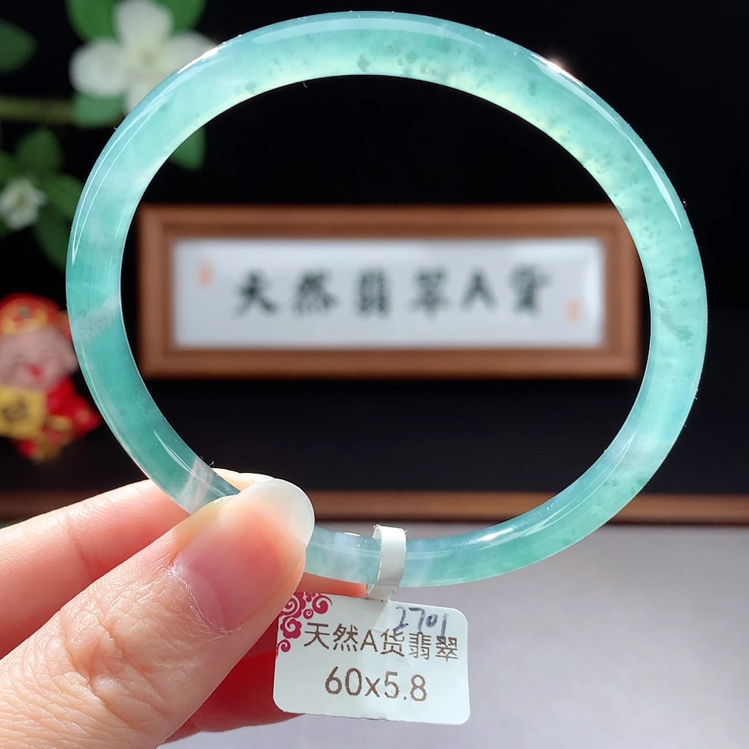 未镶嵌手镯（圆镯）翡翠