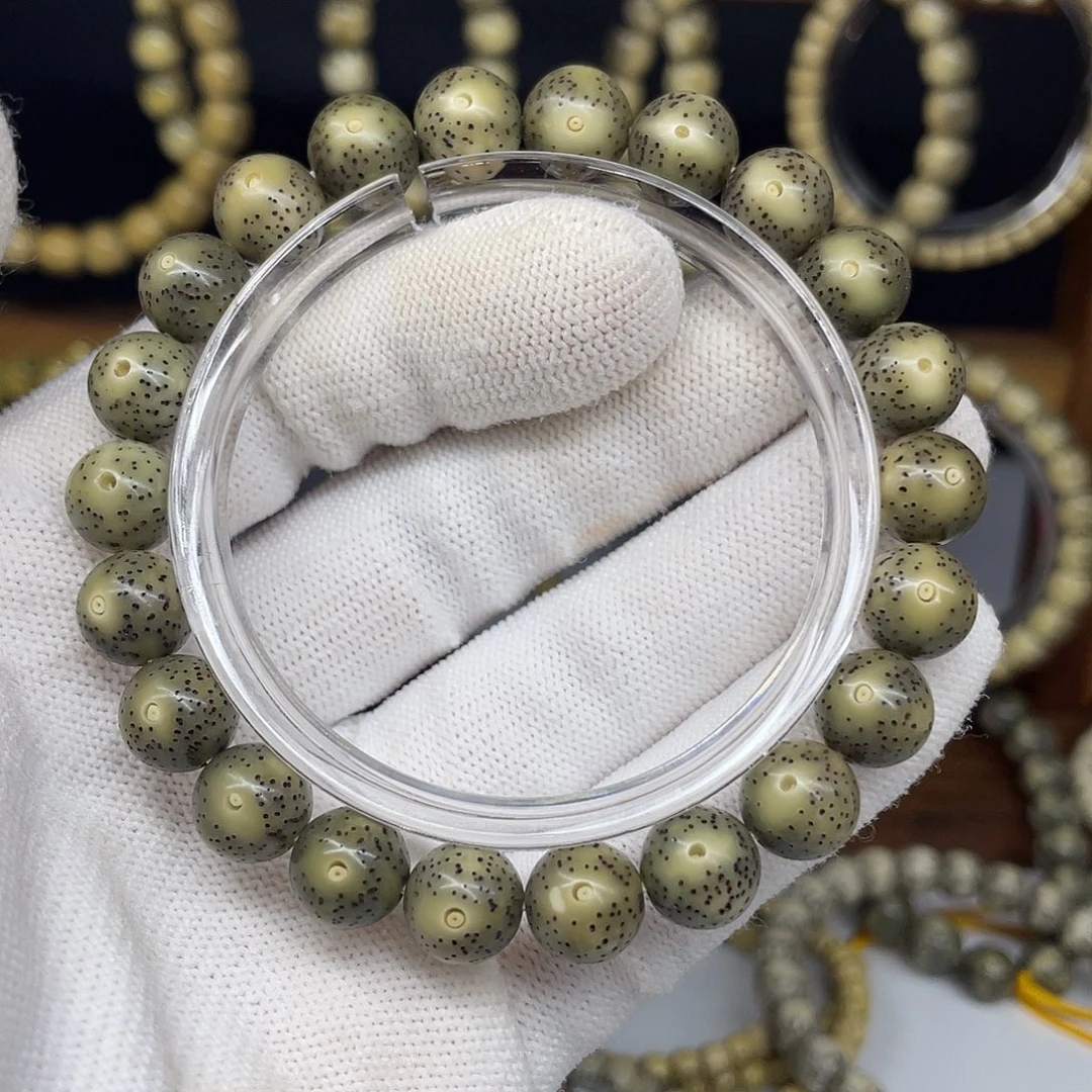 手串星月菩提10圆珠，满绿一线天