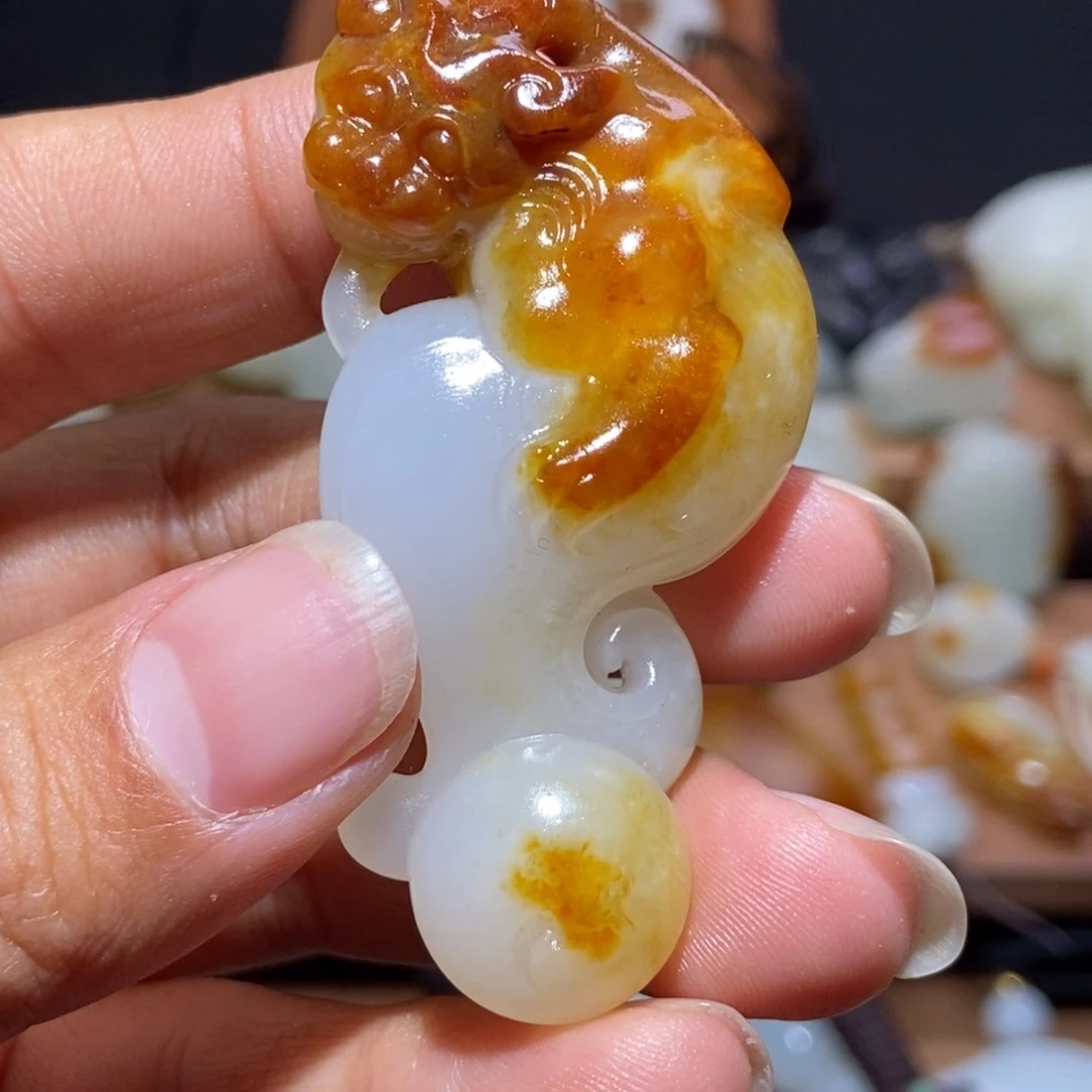 东***南和田玉未镶嵌颈饰