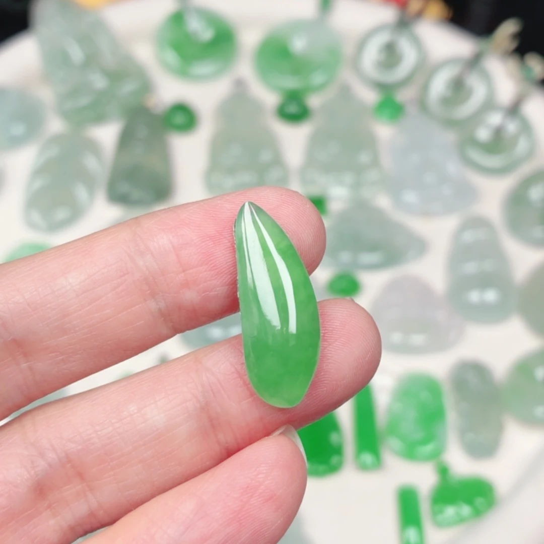 翡翠未镶嵌颈饰缅甸天然A货翡翠