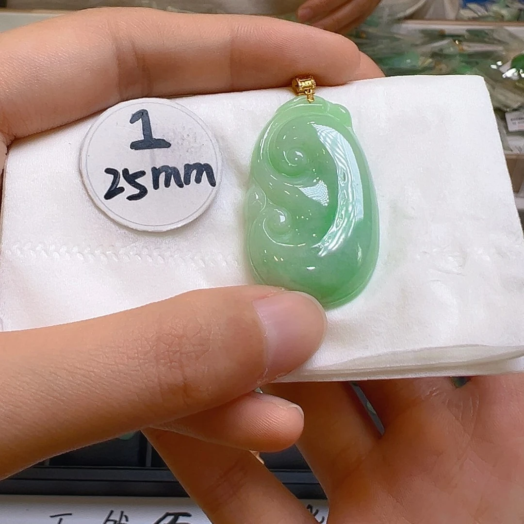 翡翠颈饰18K金镶嵌翡翠