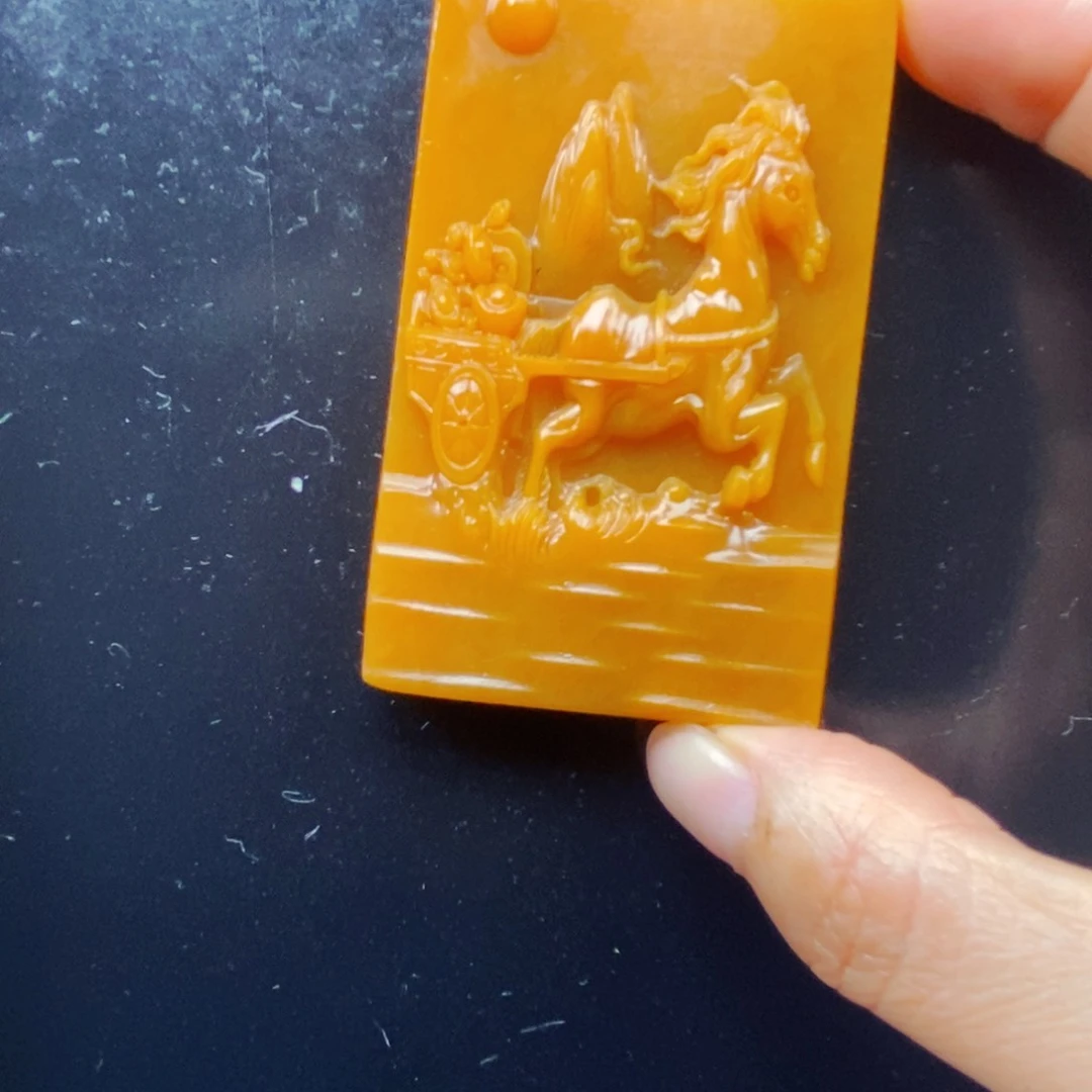 石英质玉（黄龙玉）未镶嵌颈饰