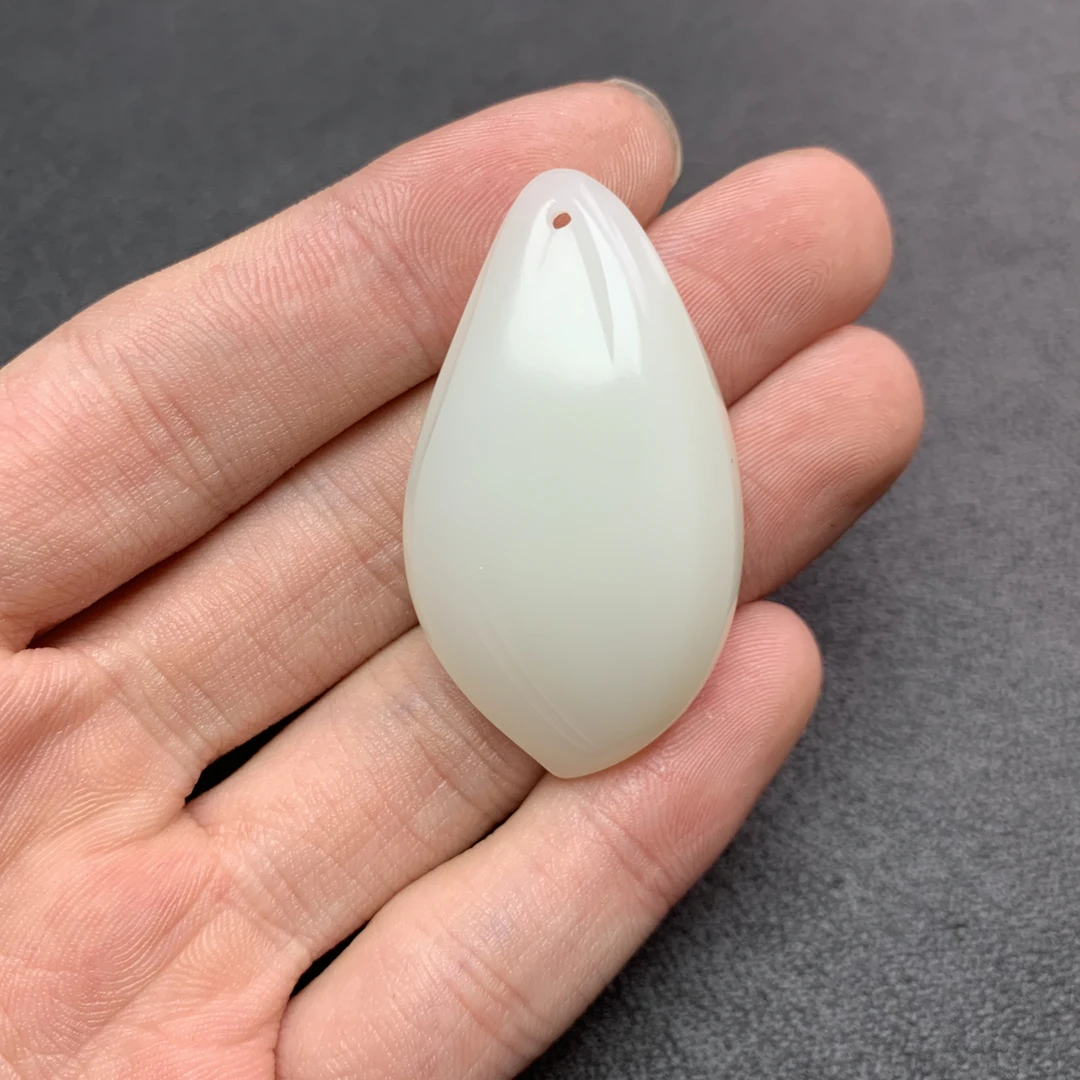 新疆和田玉米达料吊坠 克重18.6