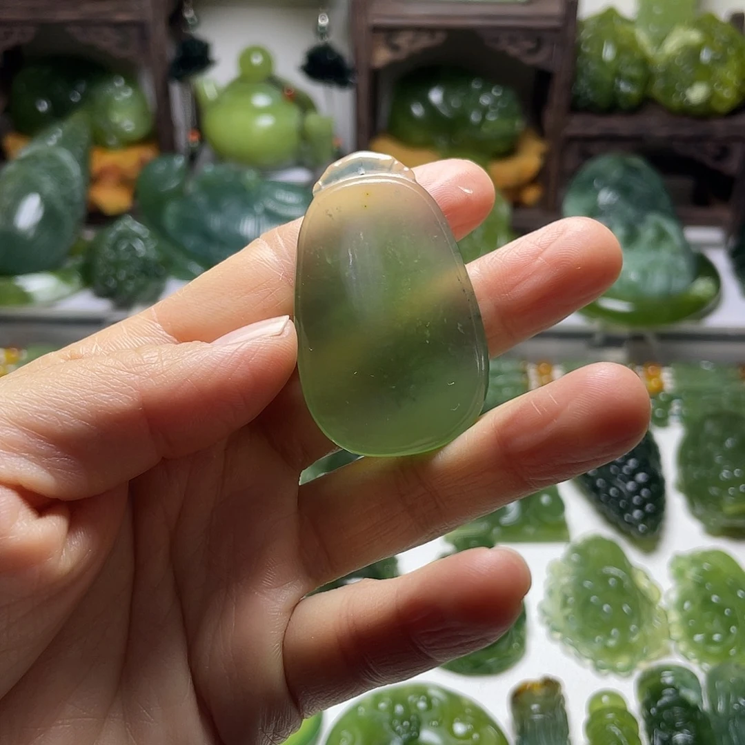蛇纹石玉未镶嵌颈饰