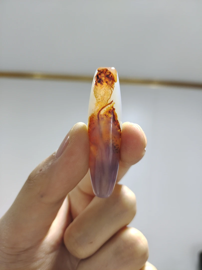 天然玛瑙像形～带小帽的人