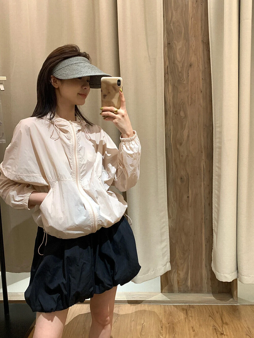 网红洋气炸街户外运动风速干冲锋衣防晒衫女夏季休闲百搭时尚外套