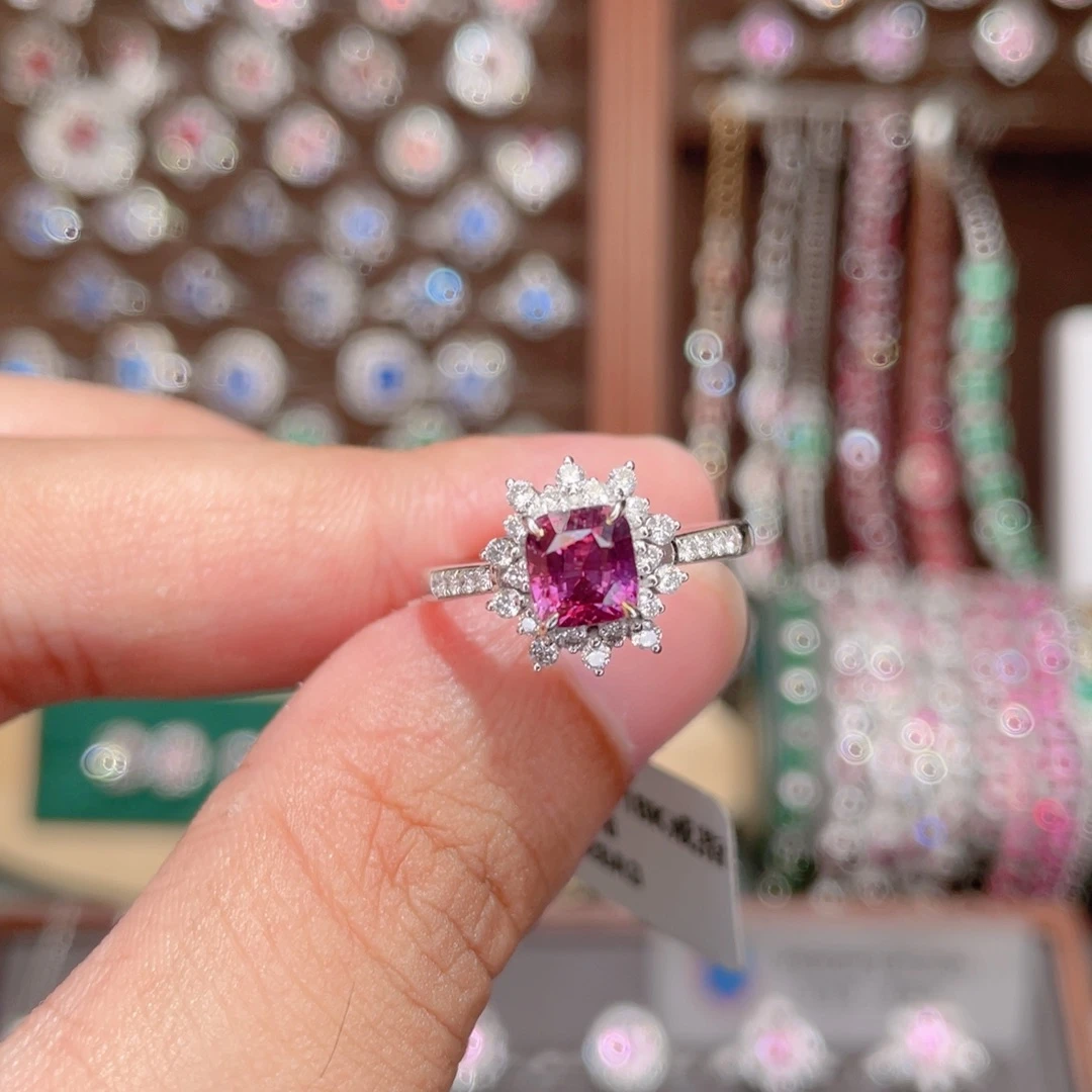 18K金镶嵌戒指蓝宝石1.55ct 无烧