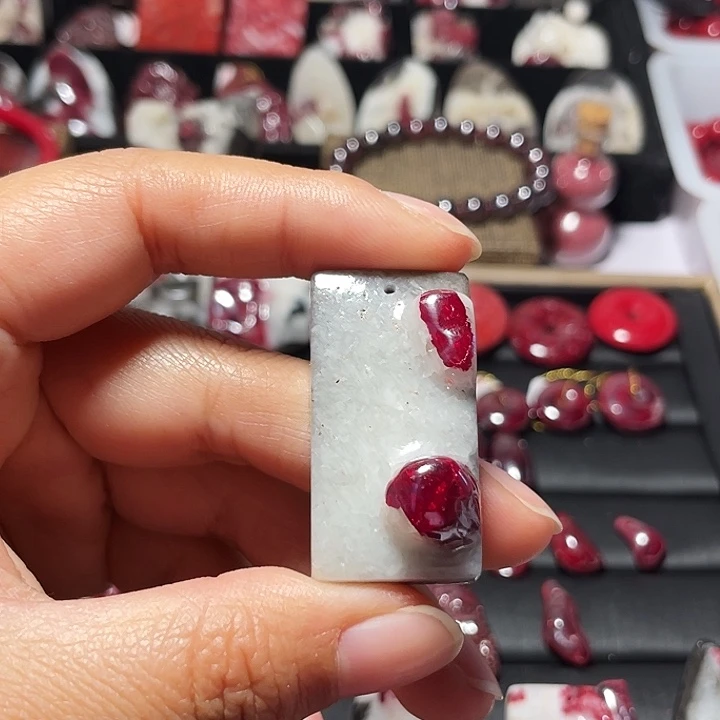 天然辰砂原石晶体无事牌