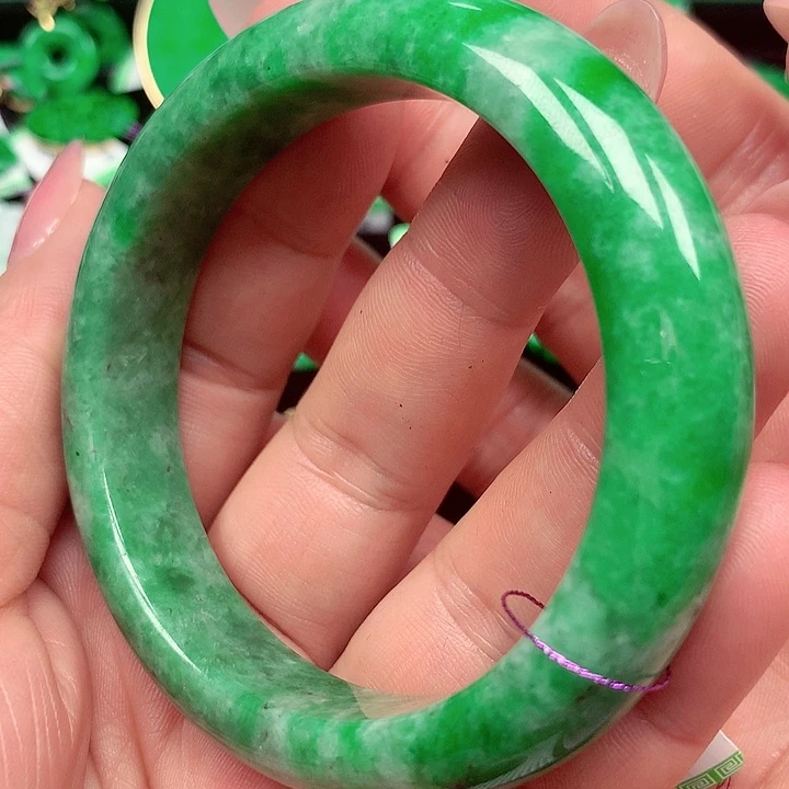 翡翠手镯未镶嵌翡翠手镯