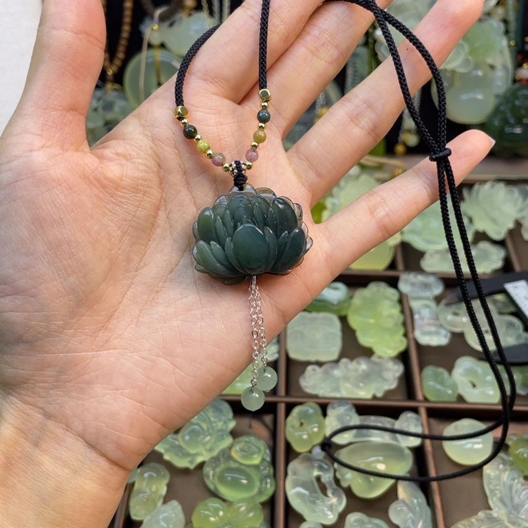 蛇纹石玉未镶嵌颈饰