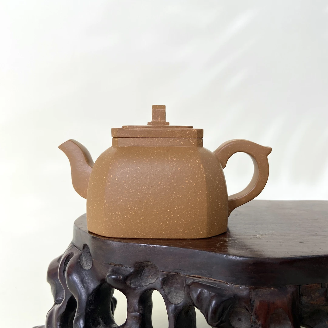 宜兴手工紫砂陶 （吴春香）200cc茶壶GS4214-18