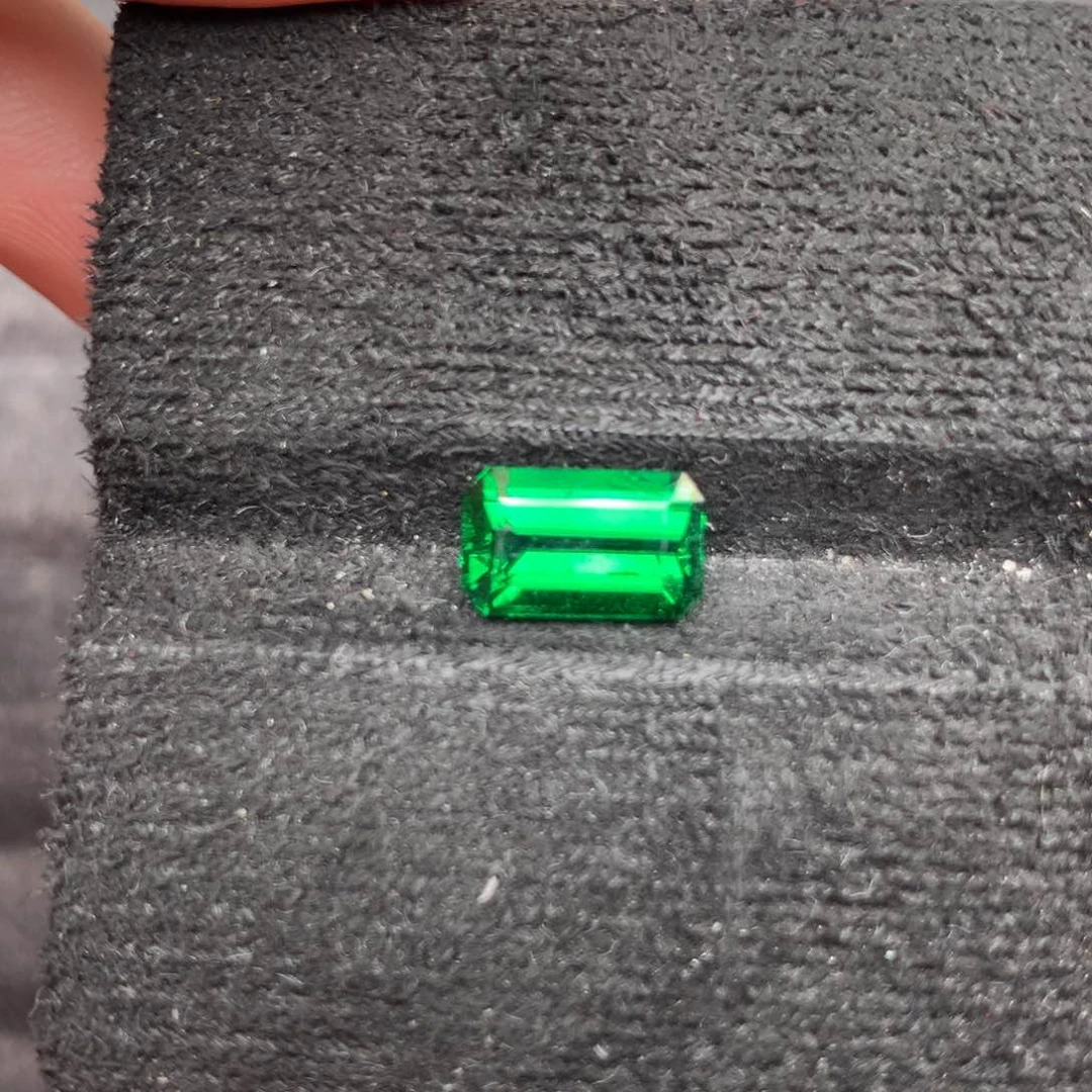 石榴石（沙弗莱）顶级卡扎尼绿3.22ct未镶嵌