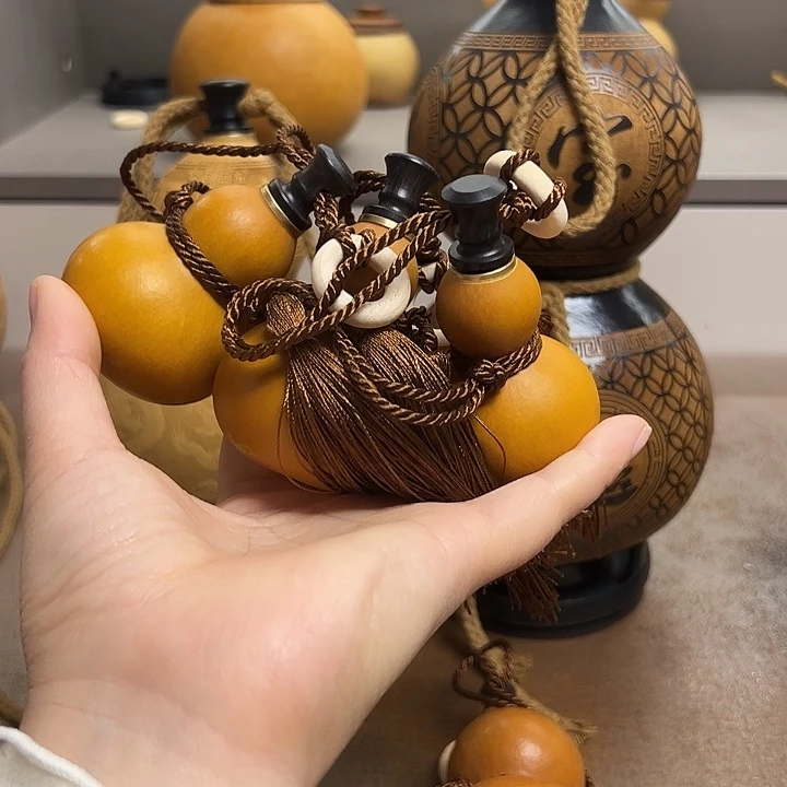 易***！哦哦咯哦哦哦哦哦哦哦