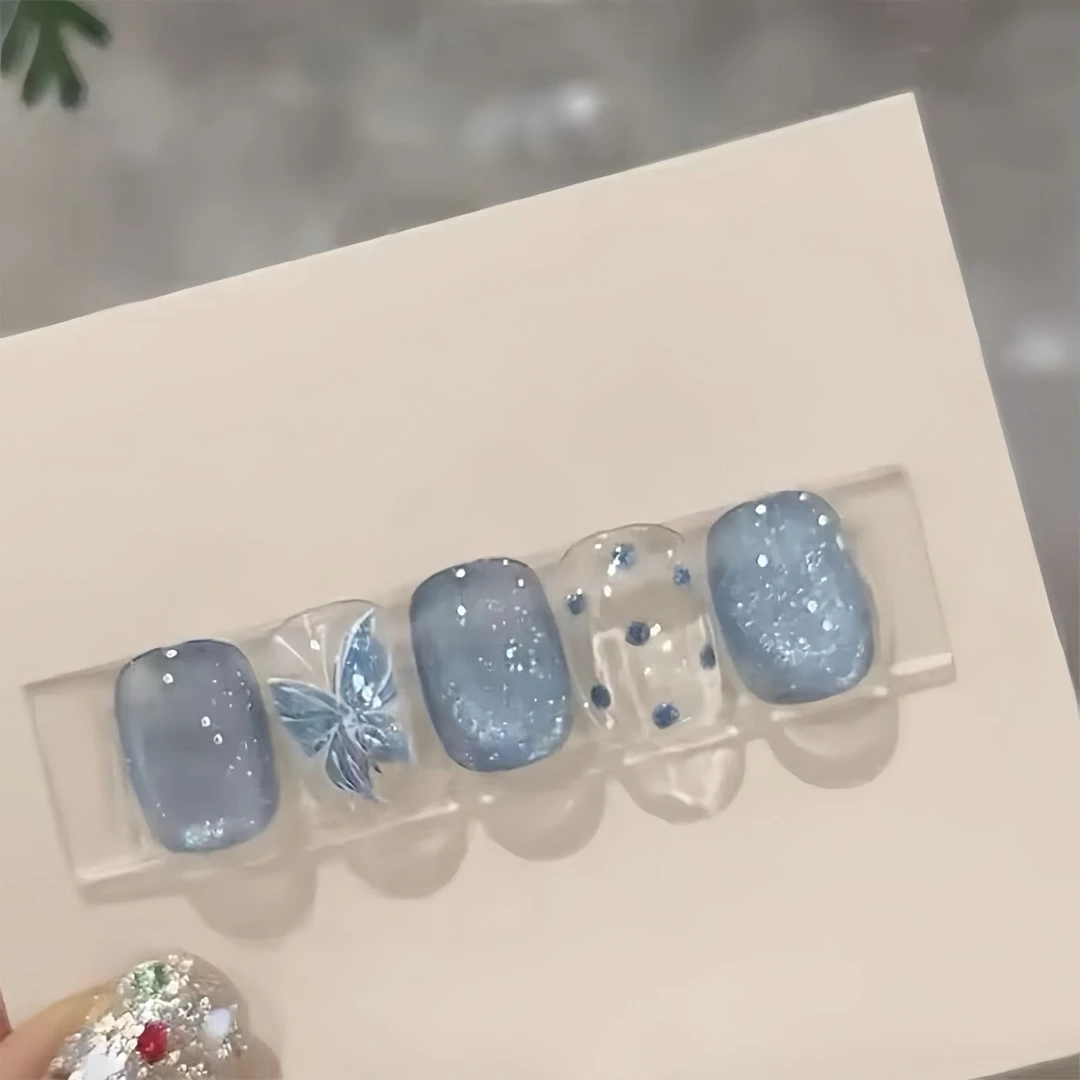 显白高级梦幻蝴蝶猫眼蓝色波点穿戴甲春夏款可拆卸美甲贴片