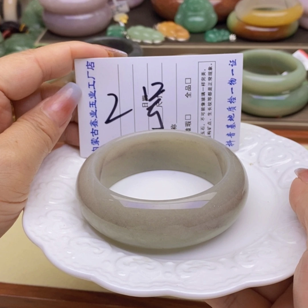 【闪购商品】石英质玉手镯未镶嵌