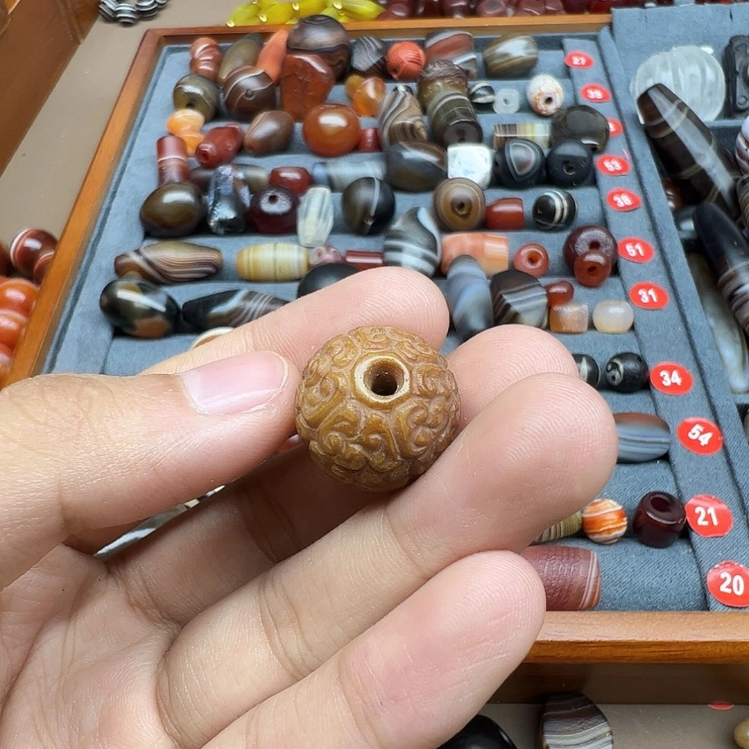 用***天未镶嵌和田玉（糖玉）珠宝半成品一颗