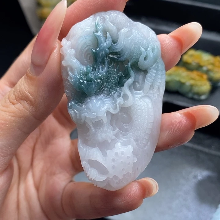 定制翡翠未镶嵌龙牌