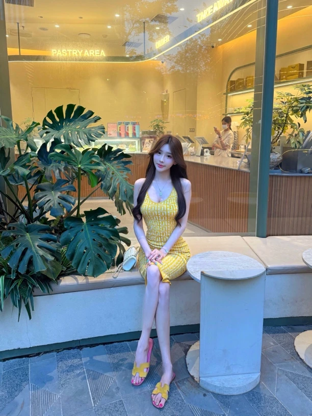 现货VK「韵味姜黄」显白轻奢掐腰印花显瘦连衣裙气质时尚性感小众