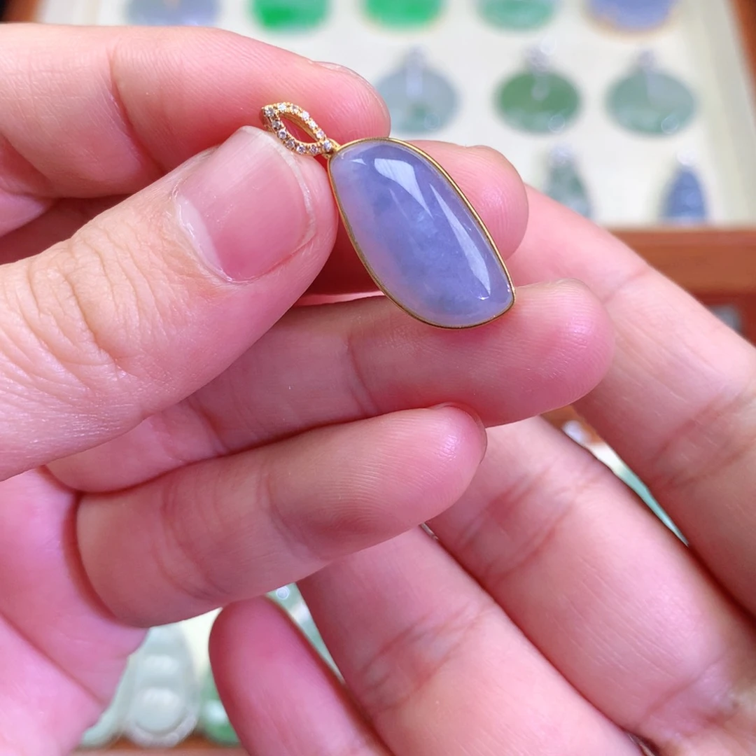 颈饰18K金镶嵌翡翠