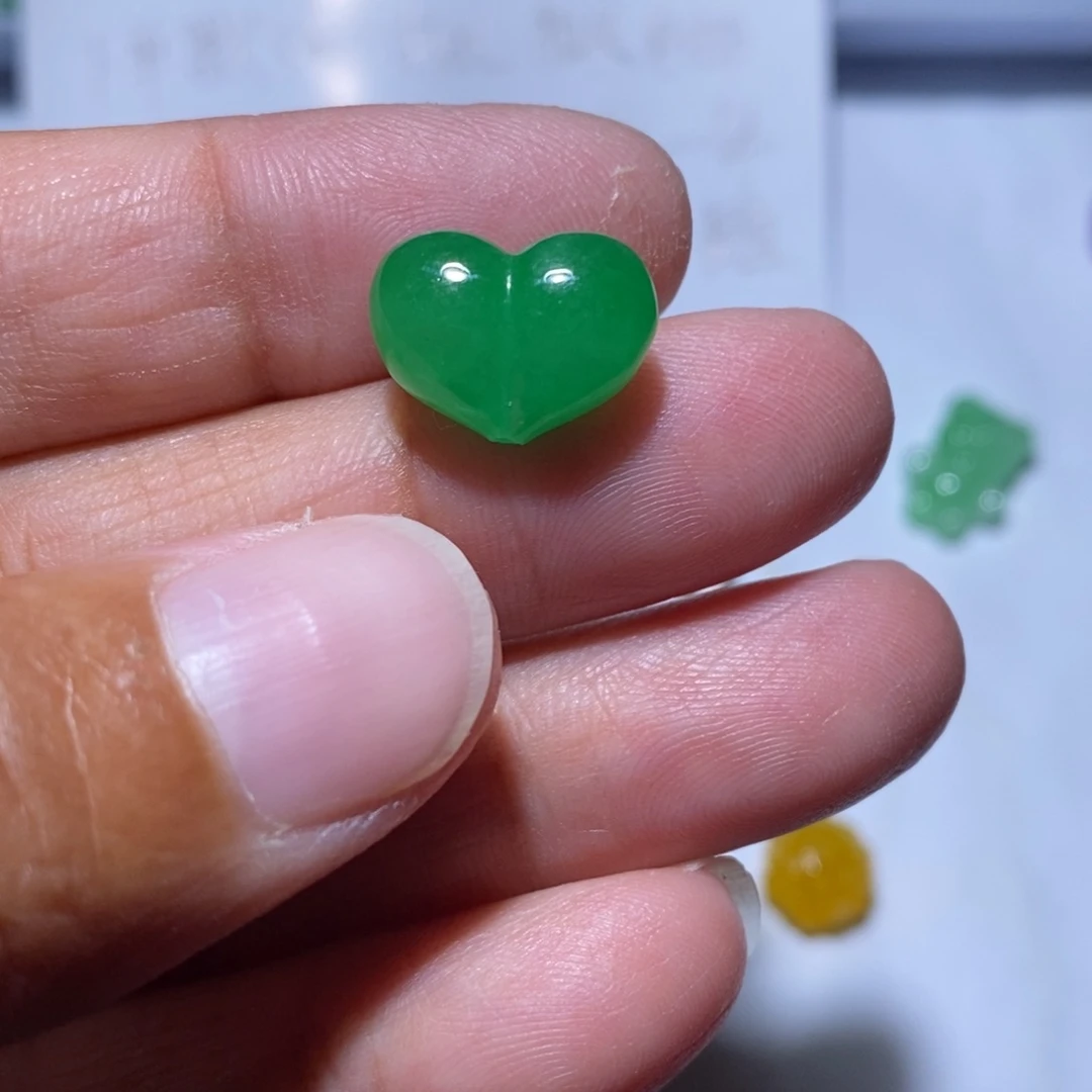 颈饰未镶嵌翡翠何**胖