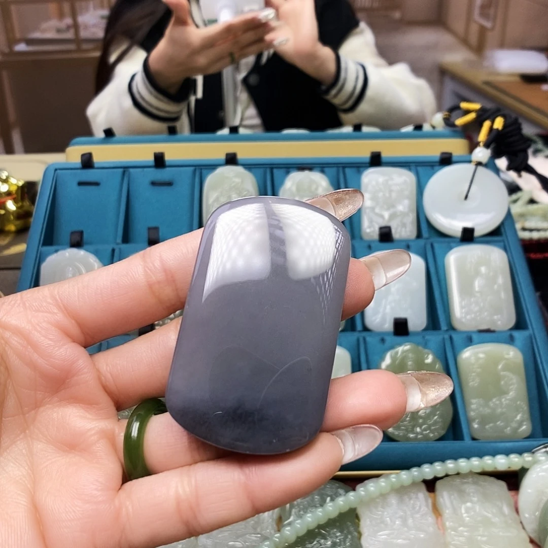 和田玉颈饰未镶嵌刚*