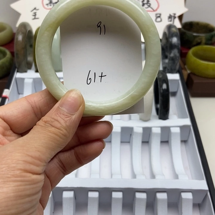 未镶嵌蛇纹石玉手镯