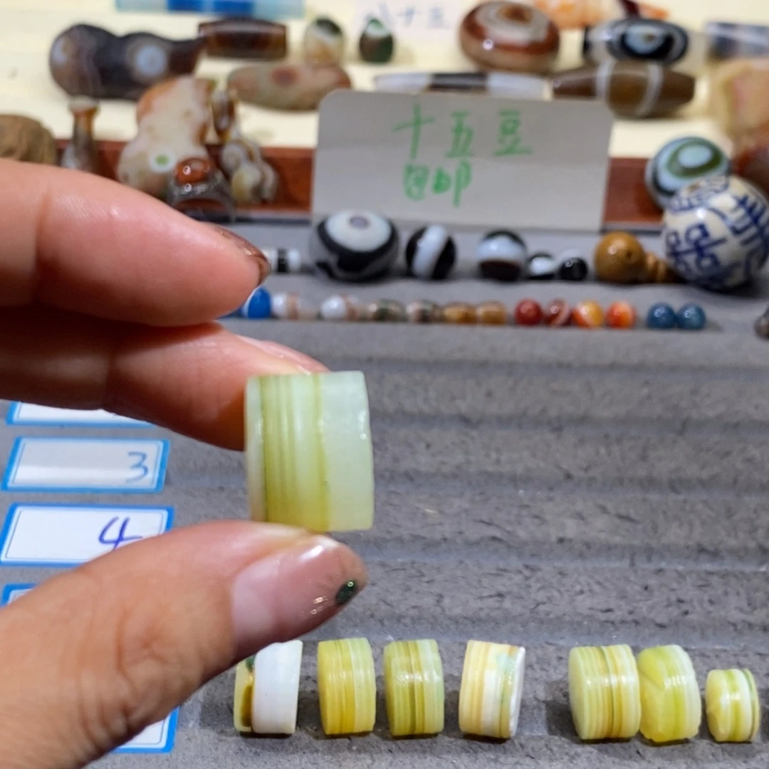 V***i玛瑙/玉髓合金颈饰