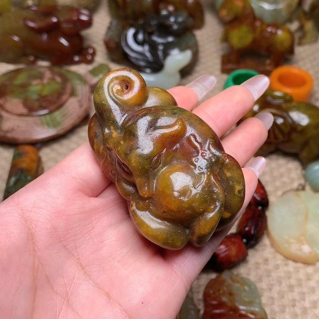 蛇纹石玉未镶嵌颈饰