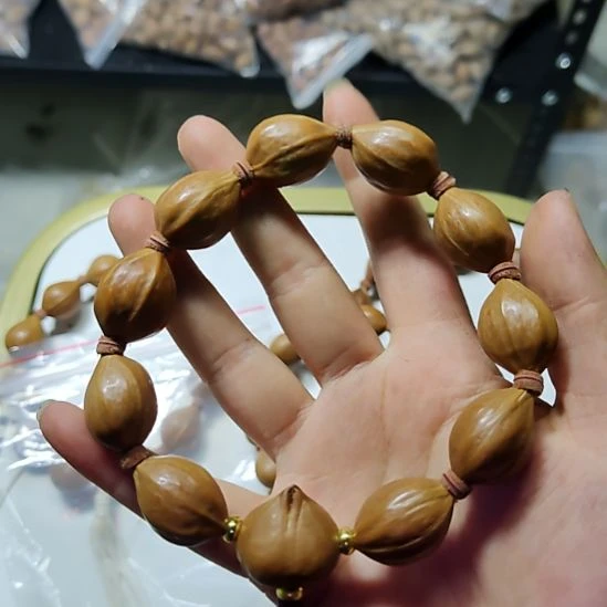 骑***叔吊坠橄榄核德庆王手串
