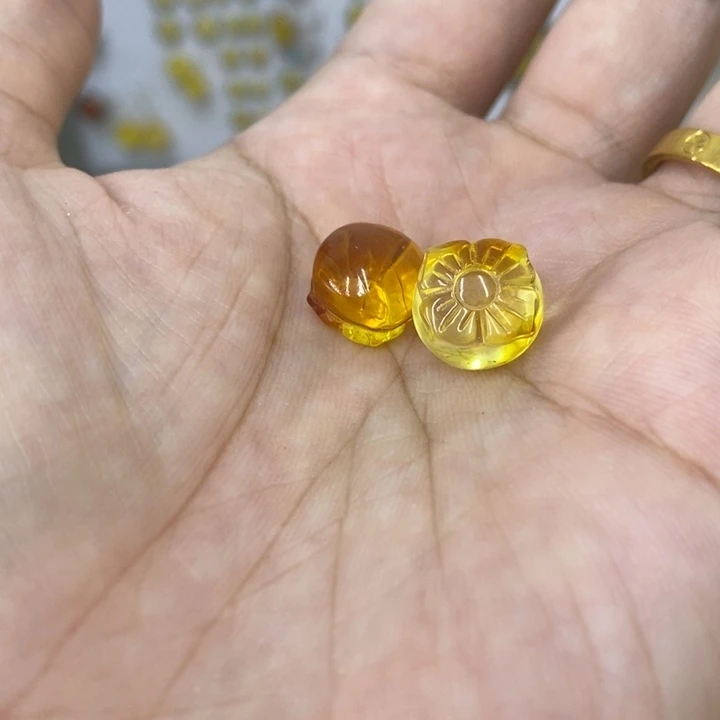 蜜蜡未镶嵌裸石吊坠